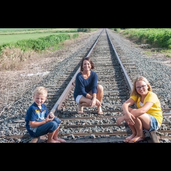 Meet your Posher, Jennifer - Picture 2 of 4